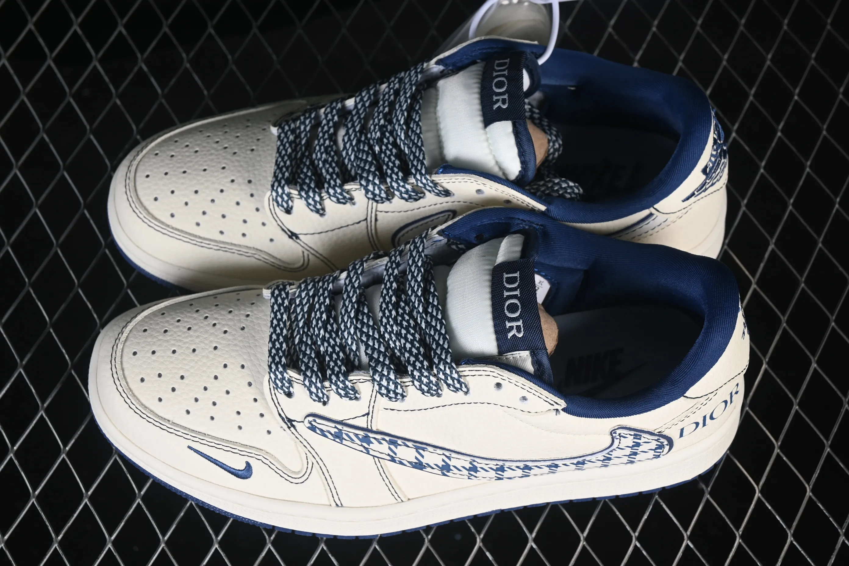 All categories Air Jordan Jordan series basketball shoes Air Jordan 1 Low high-end customized low-top sneakers Air Jordan 1 Low AJ1 Joe 1 Dior joint high-end customized low-top retro basketball shoes LD2028-072